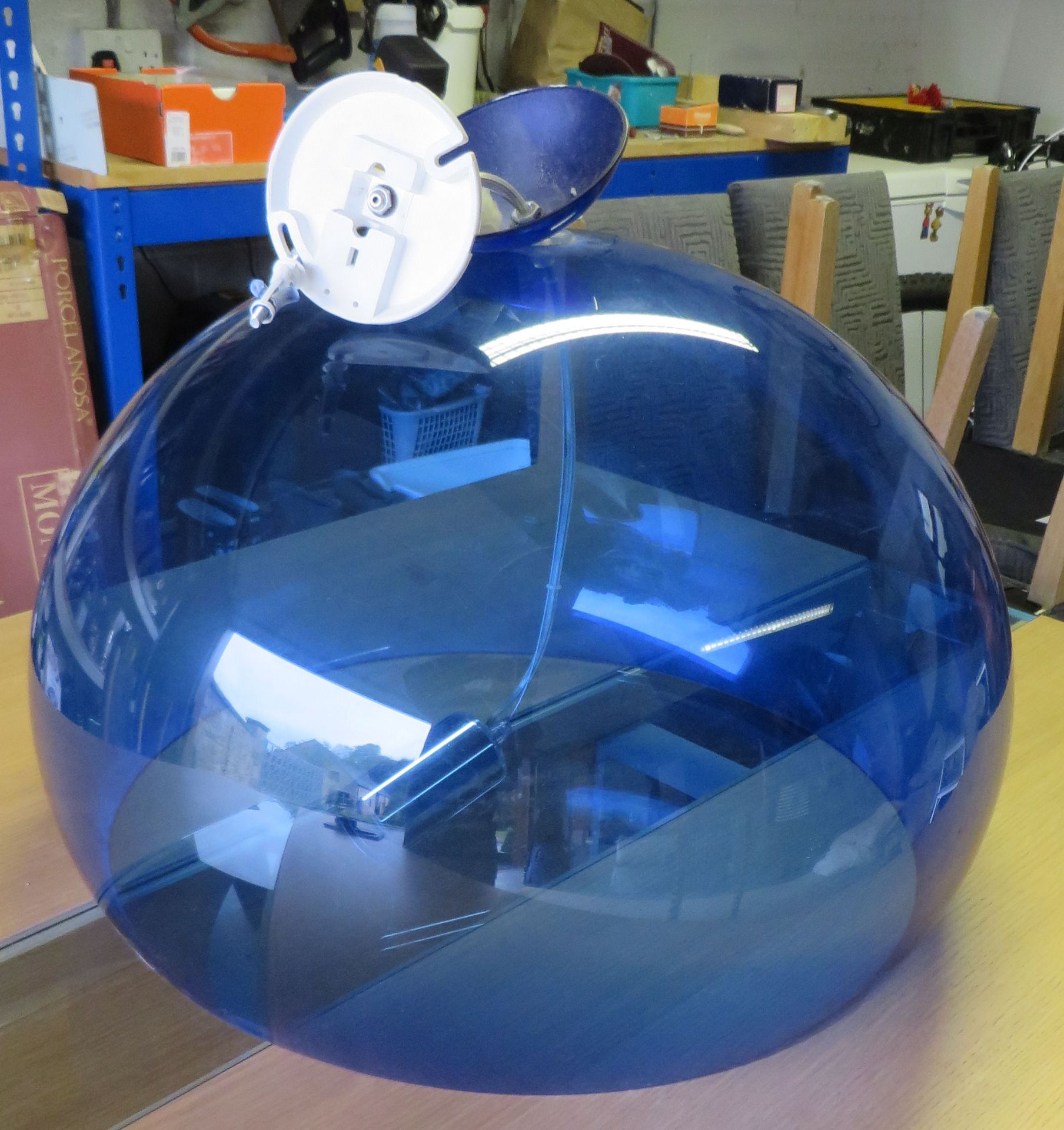 1 x Contemporary Blue Perspex Pendant Light - 56cm Diameter x 35cm Height - CL175 - Location: - Image 3 of 3