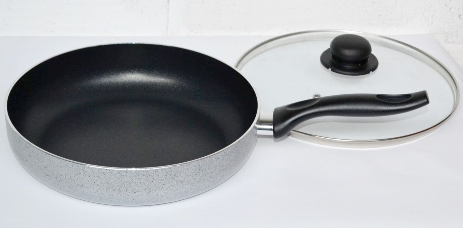 1 x 28cm Non-stick Frying Pans with Glass Lids - Colour: Stone Grey - Made In Italy - New & Sealed - Image 2 of 5