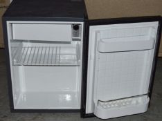 1 x Vitrifrigo C39 Mini Refridgerator With Ice Box - Made in Italy - With Aspera Compressor - H54