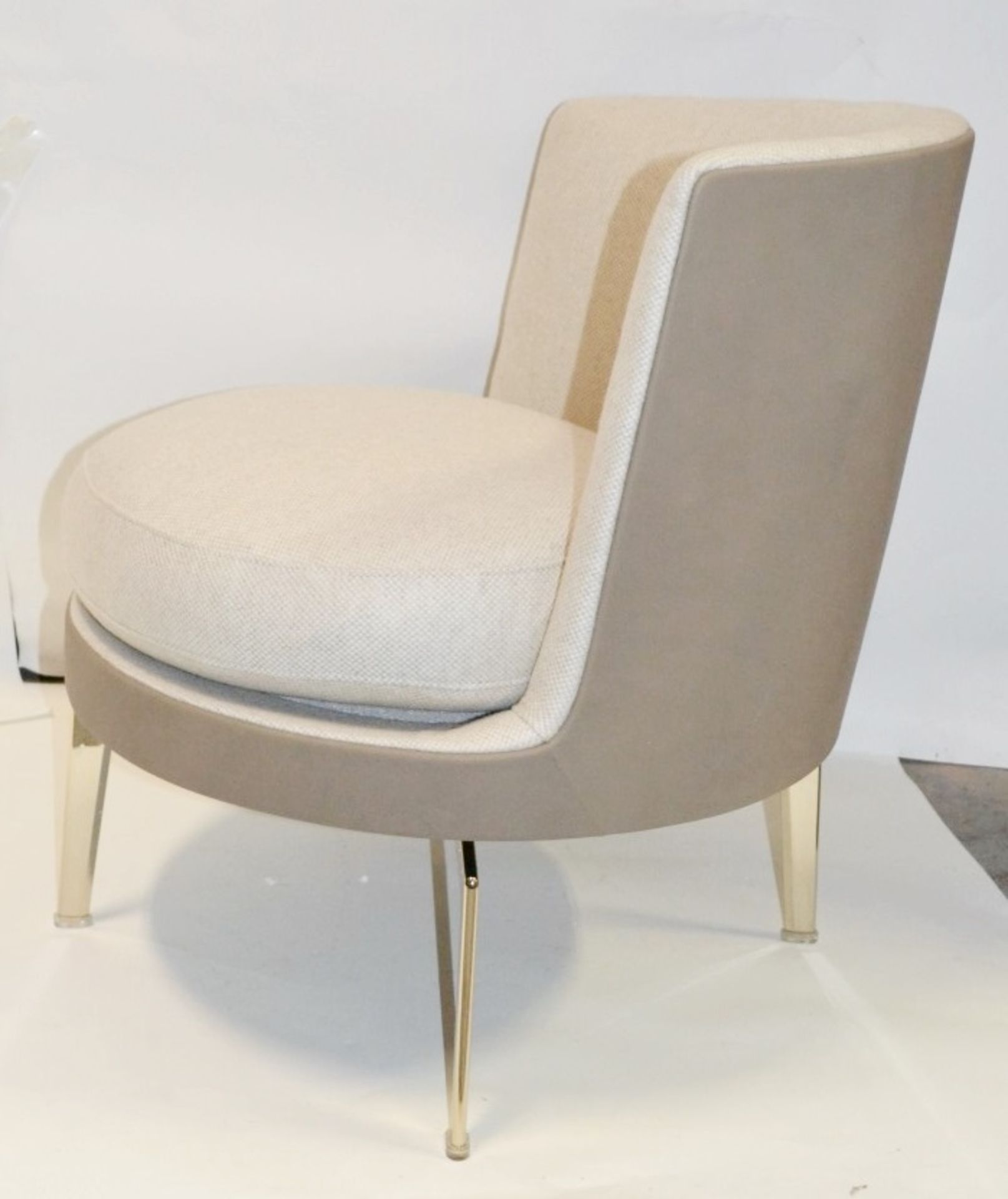 1 x Flexform "FEELGOOD" Soft Armchair - Features Fabric / Leather Upholstery, and Swivel Base - Ref: - Image 4 of 10