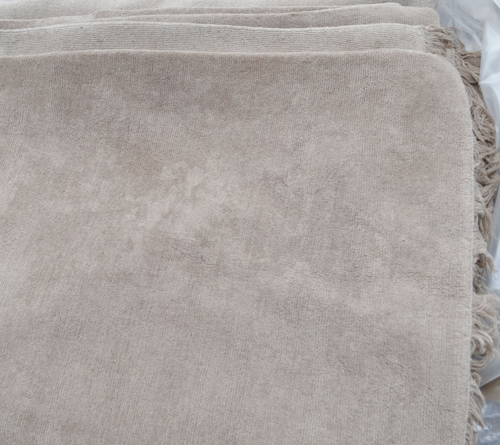 1 x BOTTEGA VENETA  Rug In Light Grey - Dimensions 500 x 350 -  Ref: 5096471 - CL087 - Location: - Image 3 of 4