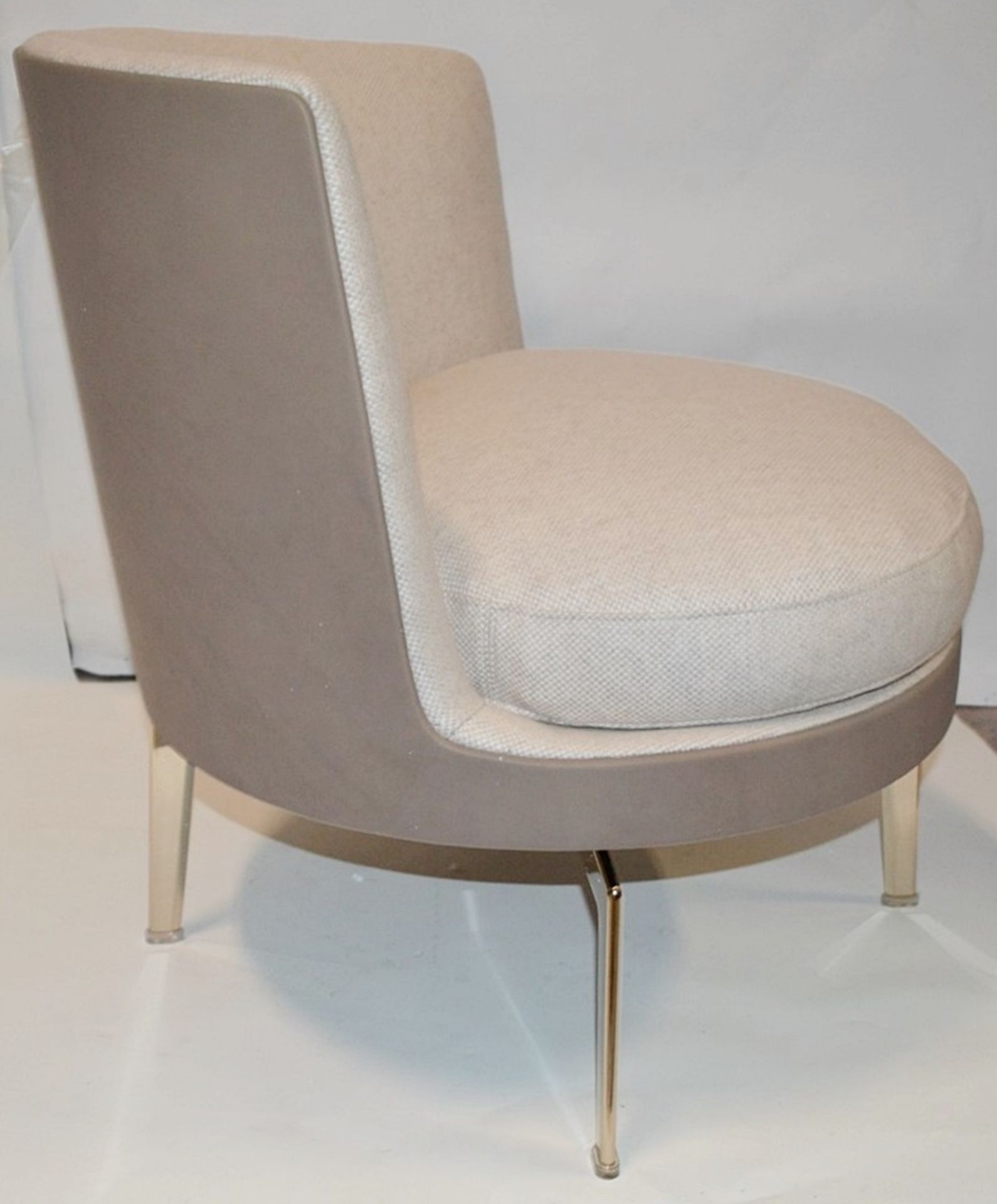 1 x Flexform "FEELGOOD" Soft Armchair - Features Fabric / Leather Upholstery, and Swivel Base - Ref: