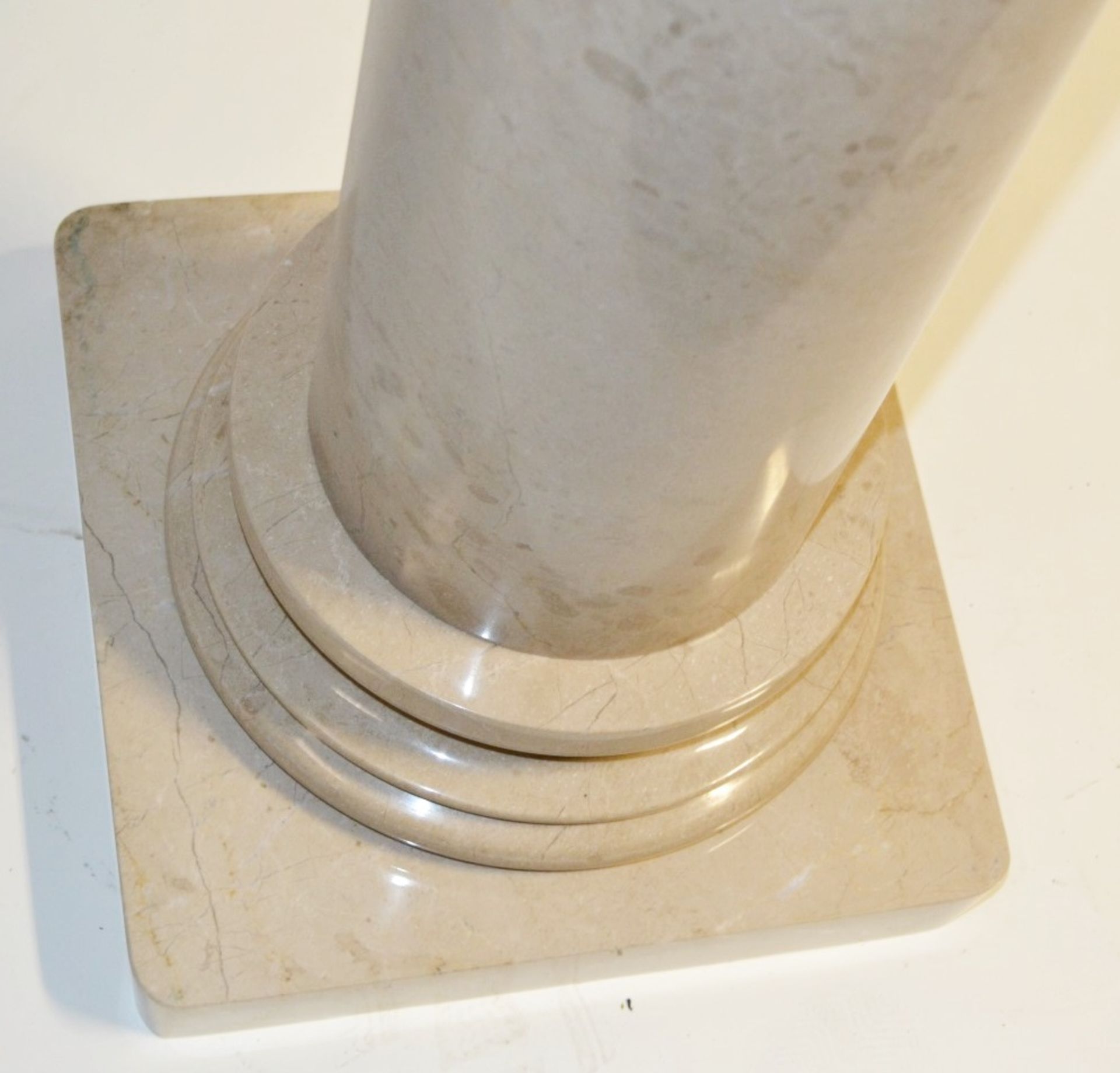 1 x Large Doric Natural Marble Stone Pedestal - Dimensions: 35 x 35 x H92cm - Pre-owned In Excellent - Image 6 of 7