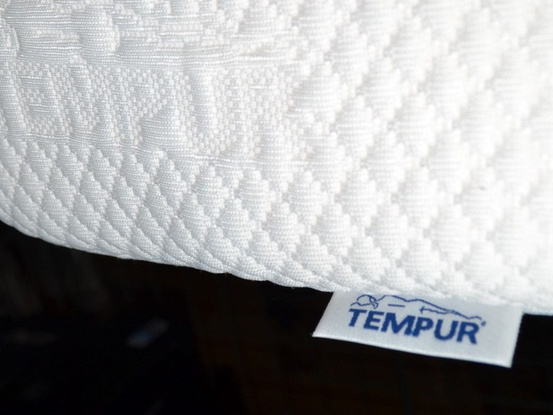 2 x TEMPUR Deluxe Ardennes Mattresses - Dimensions: 75x200cm - Ref: 5355150 P3 *More Details and - Image 3 of 5