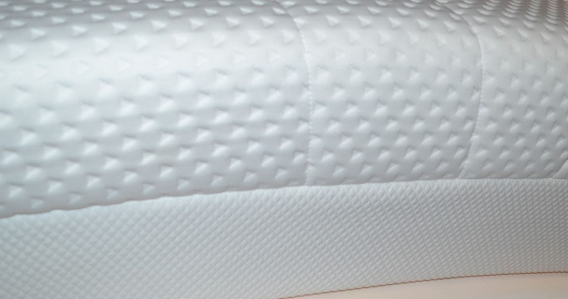 2 x TEMPUR Deluxe Ardennes Mattresses - Dimensions: 75x200cm - Ref: 5355150 P3 *More Details and - Image 4 of 5