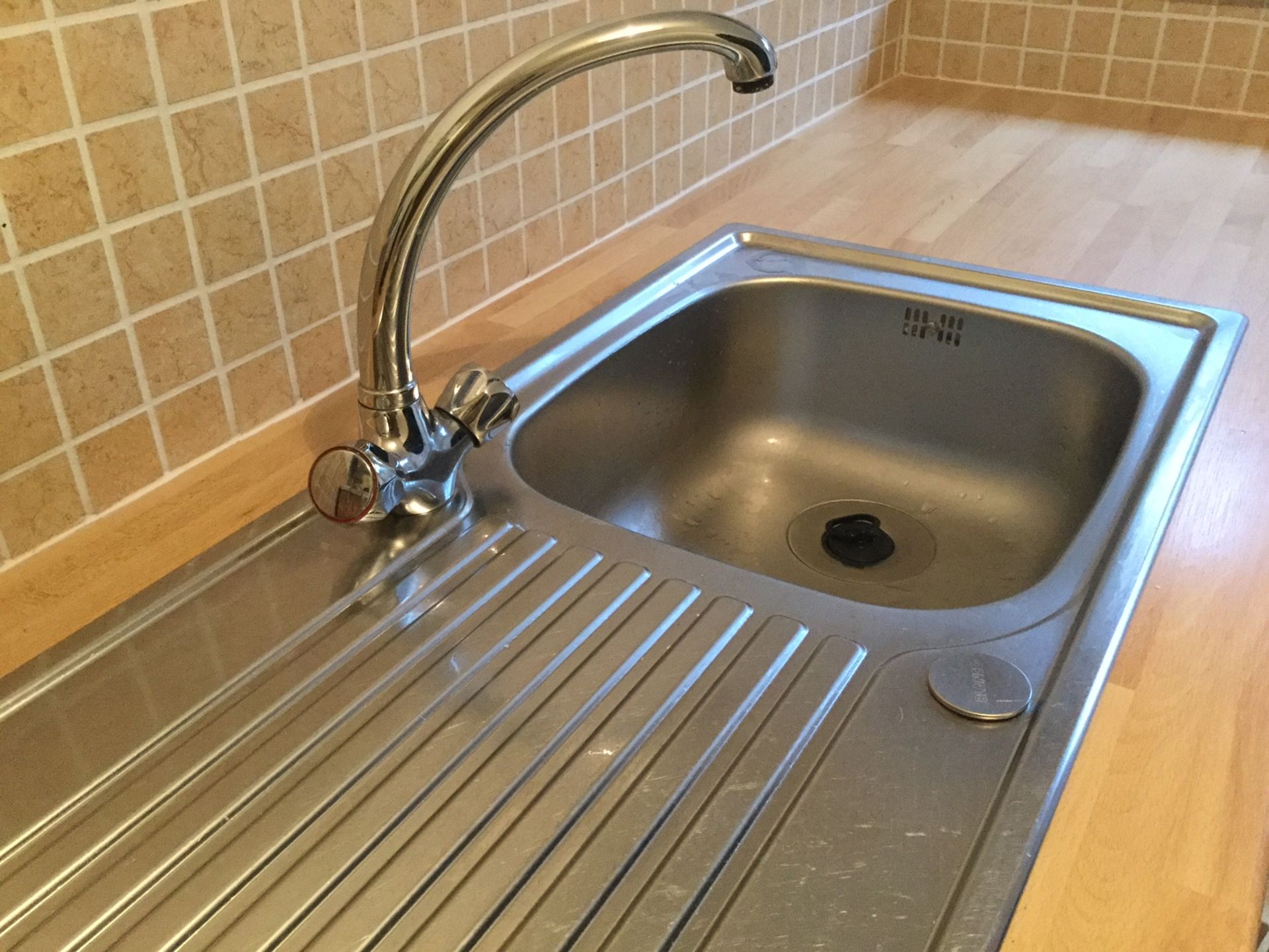 1 x Beautifully Crafted Bespoke Fitted Kitchen With Granite Worktops, Central Island, Utility - Image 12 of 18