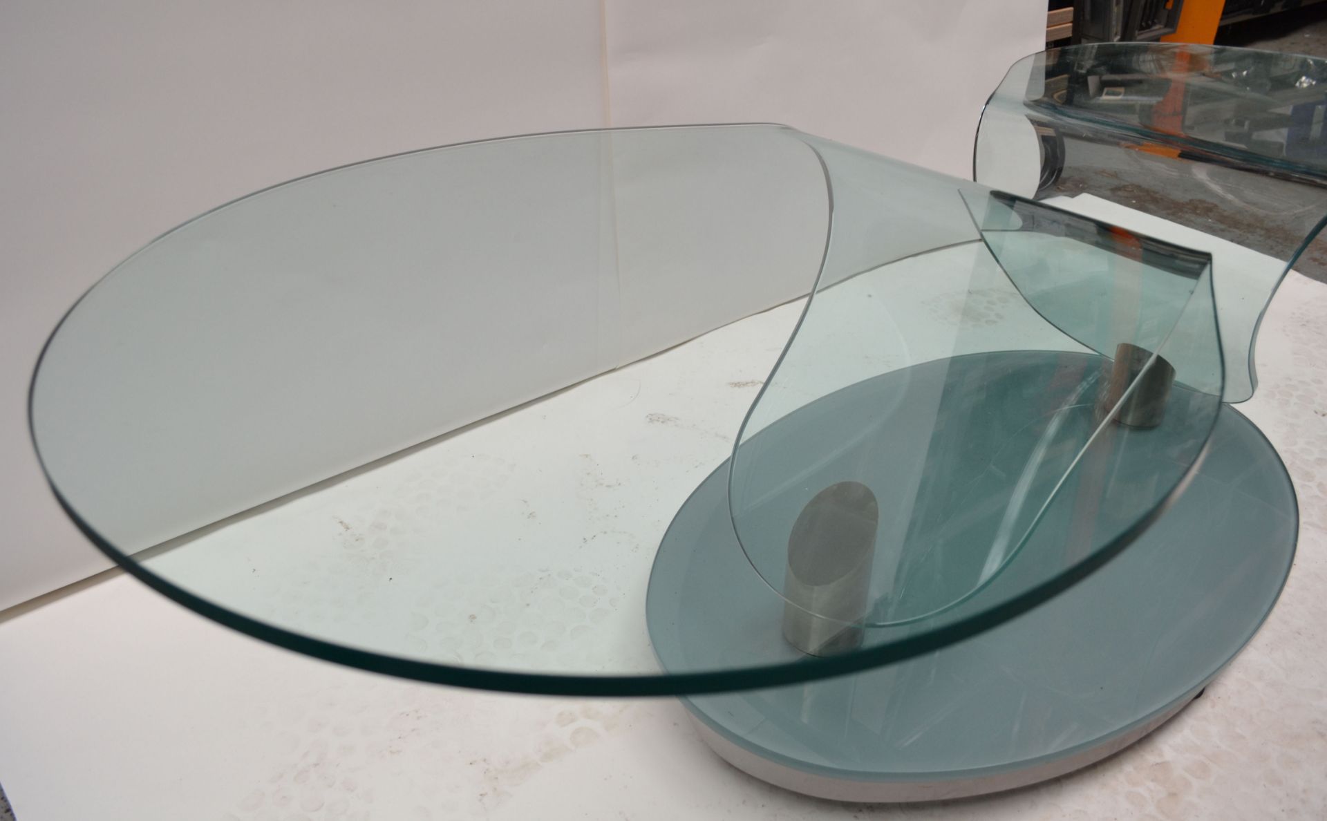 1 x Contemporary Swivelling Glass Coffee Table - AE007 - CL007 - Location: Altrincham WA14 - Image 4 of 13