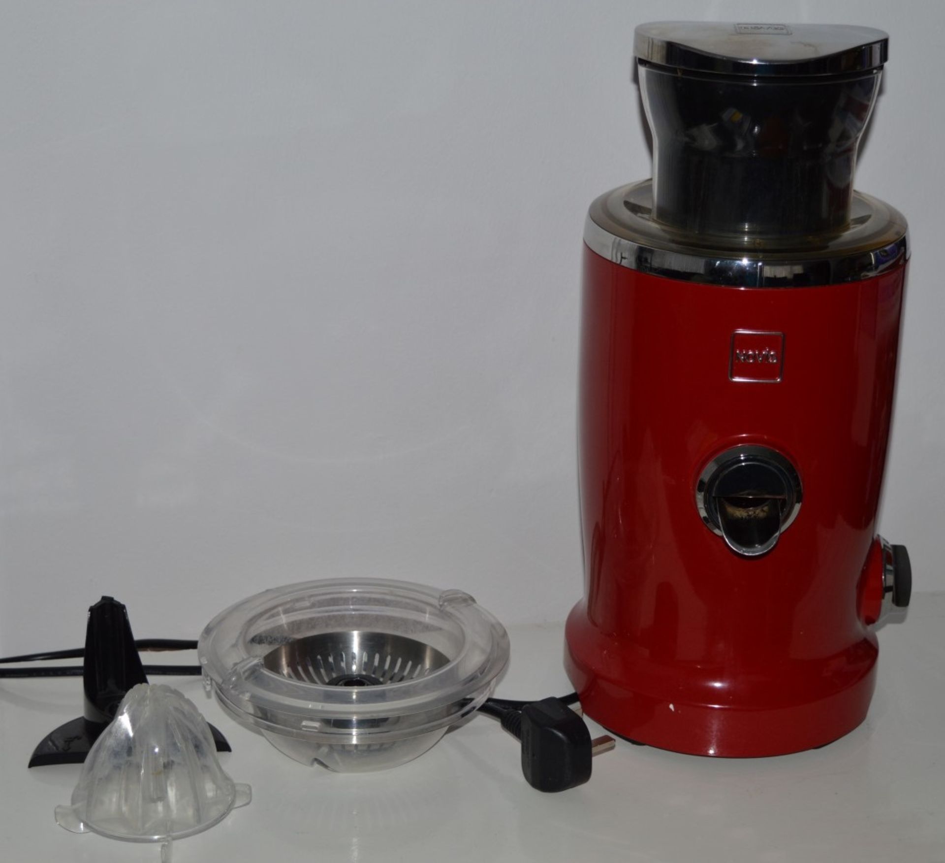 1 x Novis Vita Juice Blender in Red - Made in Switzerkabd For a Natural Healthy Life Style - With - Image 3 of 8