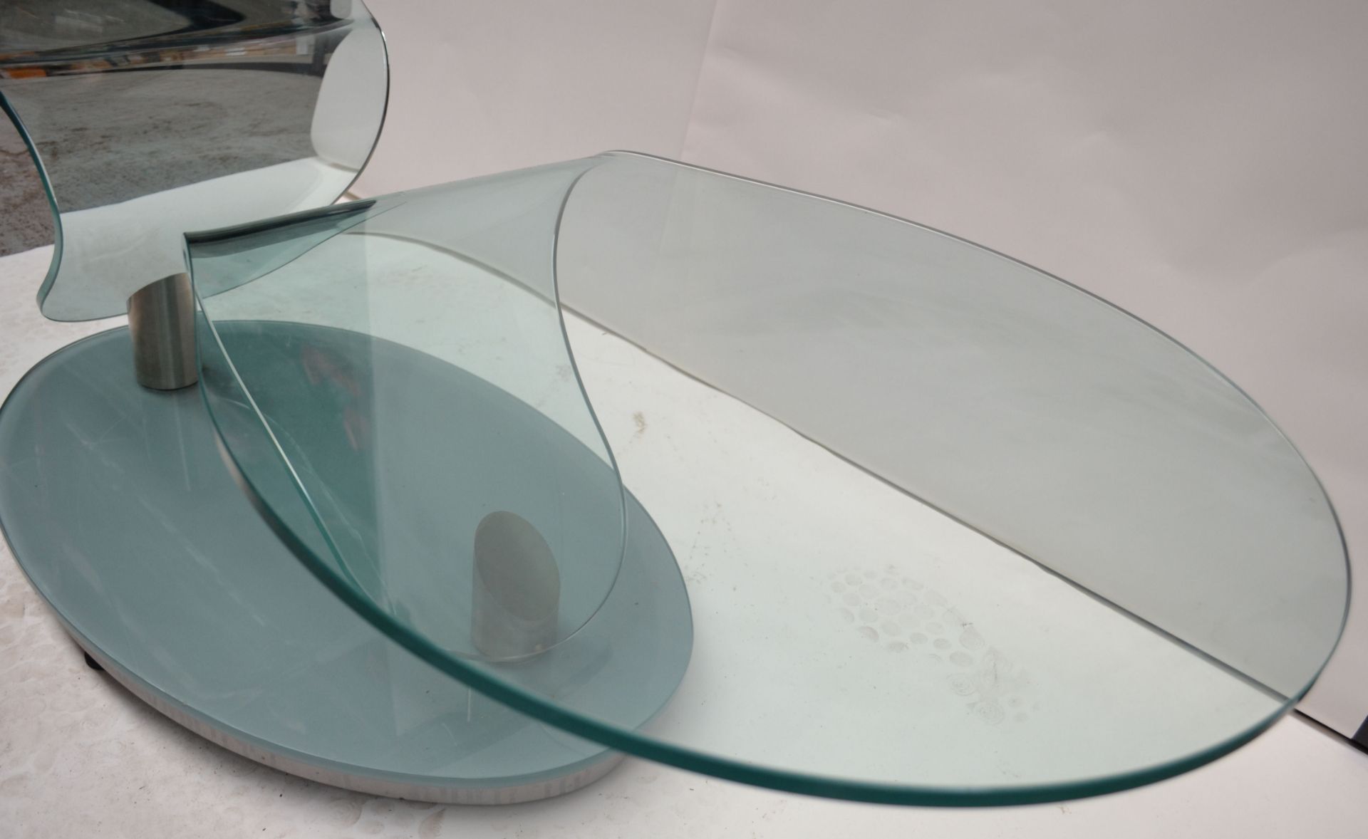 1 x Contemporary Swivelling Glass Coffee Table - AE007 - CL007 - Location: Altrincham WA14 - Image 8 of 13
