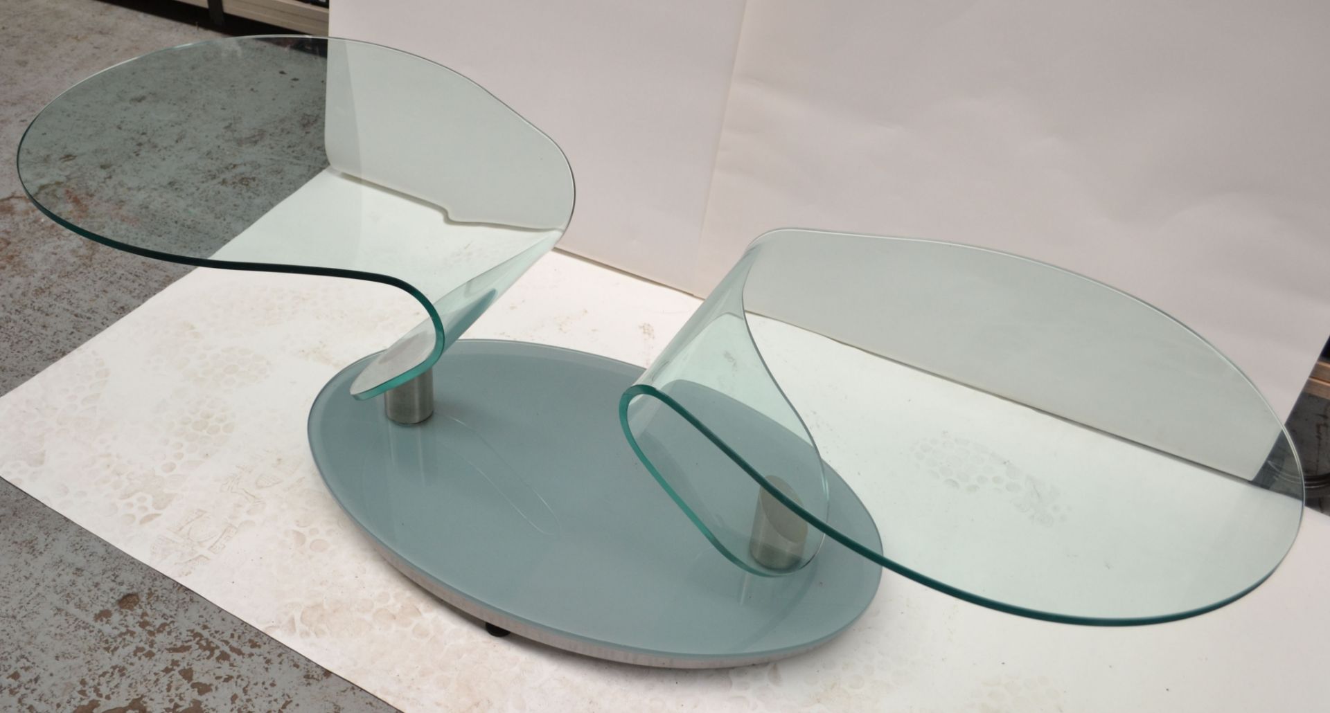 1 x Contemporary Swivelling Glass Coffee Table - AE007 - CL007 - Location: Altrincham WA14 - Image 10 of 13