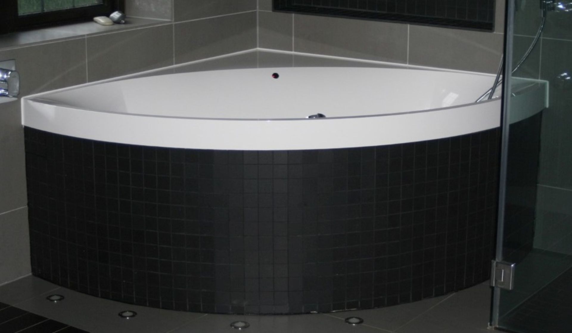 1 x Luxurious Villeroy & Boch Corner Whirlpool Bath - The Ultimate Fitness Combipool - Features 28 - Image 7 of 24