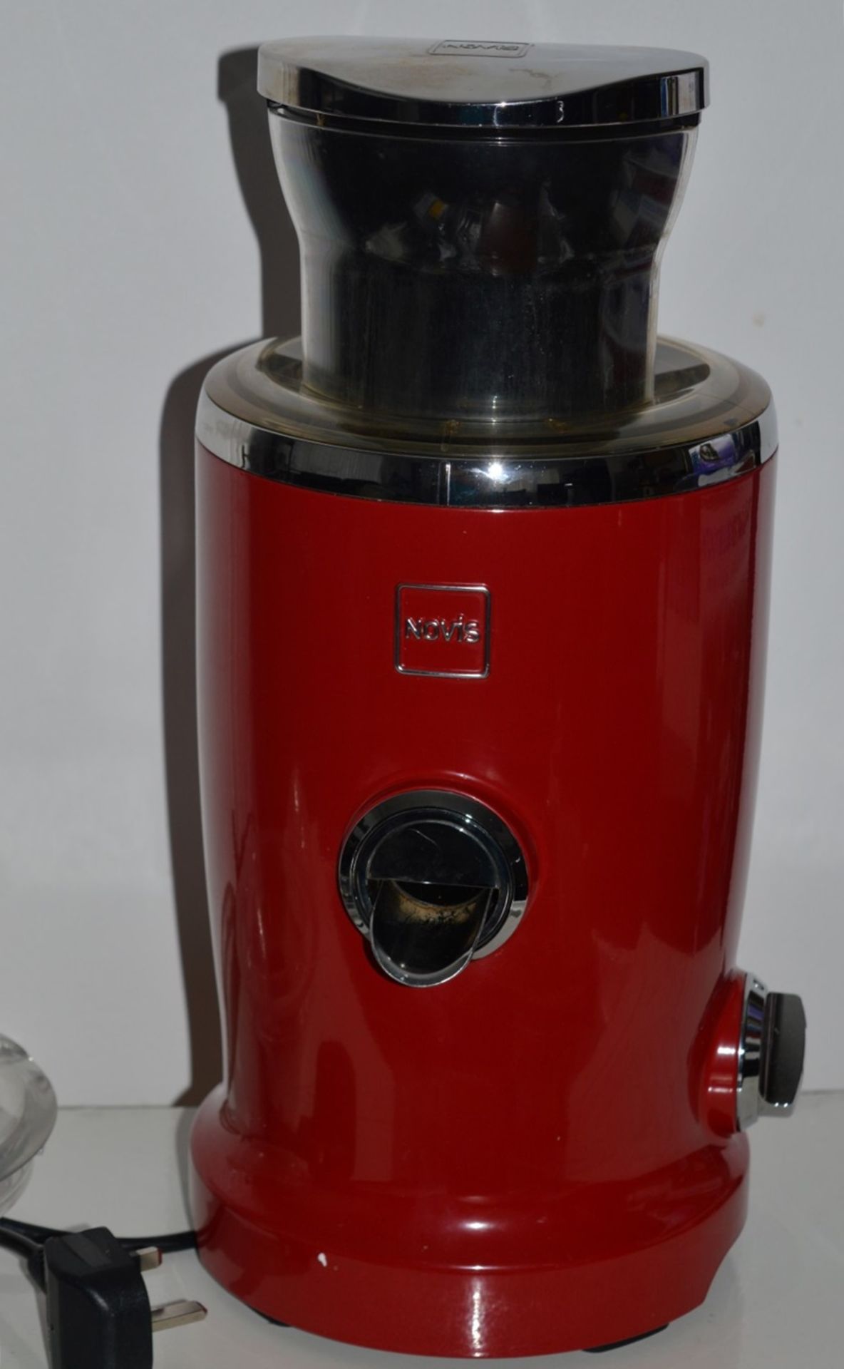 1 x Novis Vita Juice Blender in Red - Made in Switzerkabd For a Natural Healthy Life Style - With - Image 2 of 8