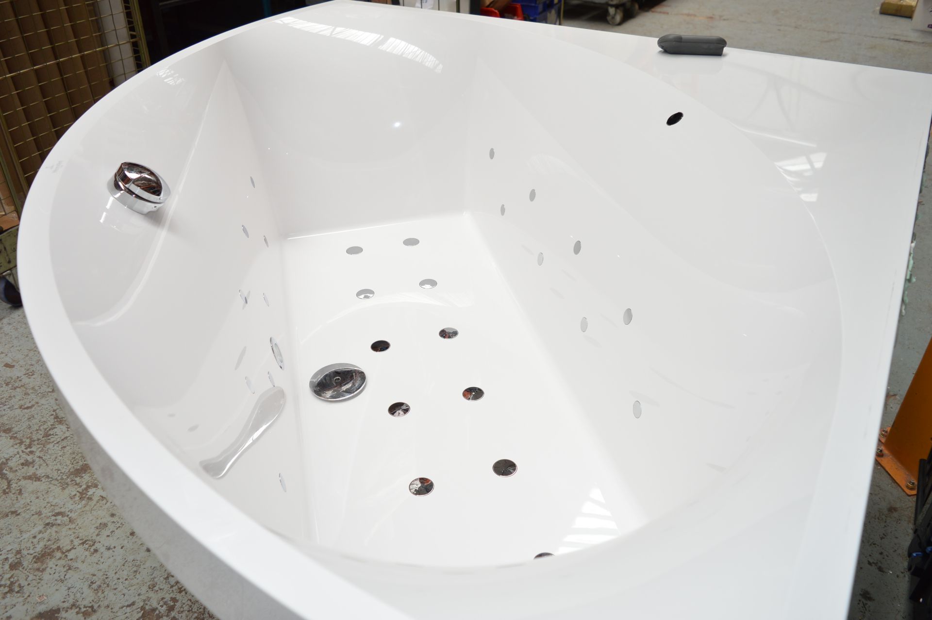 1 x Luxurious Villeroy & Boch Corner Whirlpool Bath - The Ultimate Fitness Combipool - Features 28 - Image 21 of 24