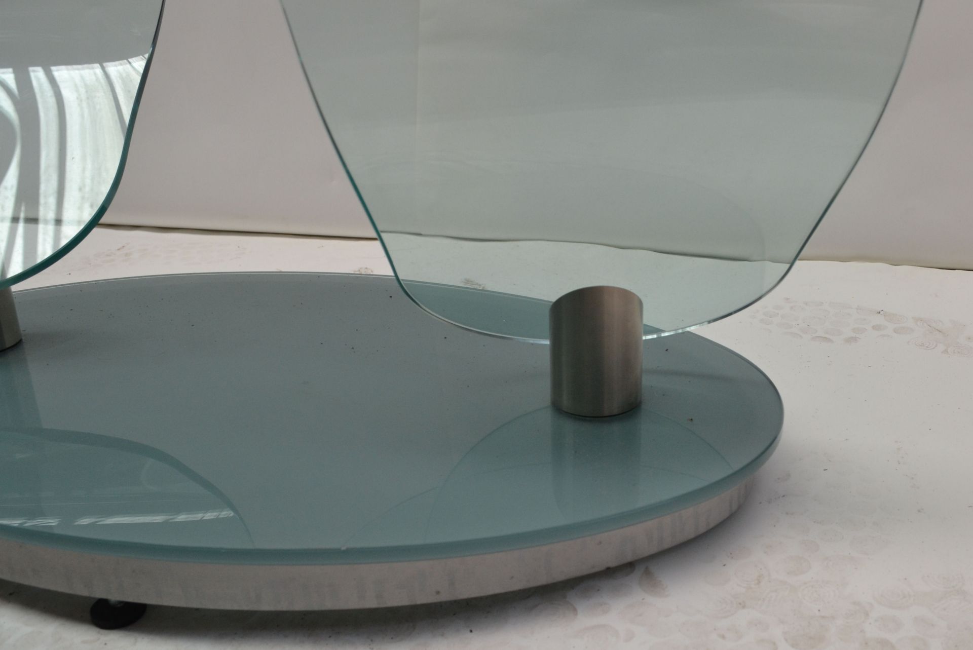 1 x Contemporary Swivelling Glass Coffee Table - AE007 - CL007 - Location: Altrincham WA14 - Image 2 of 13