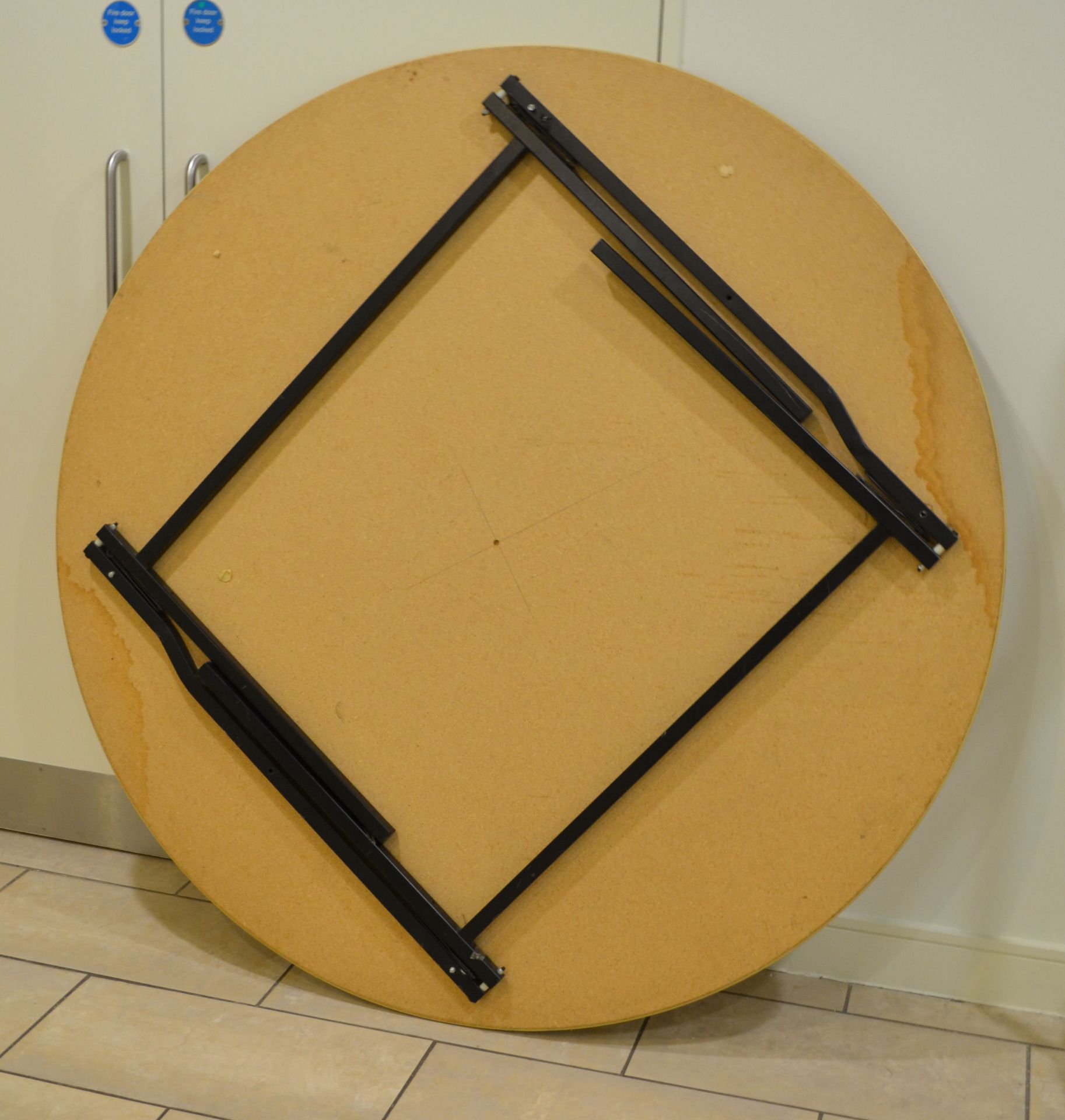 4 x 5 Foot Folding Round Banqueting Tables - CL152 - Location: Altrincham WA14 With a rubber-edged - Image 12 of 12