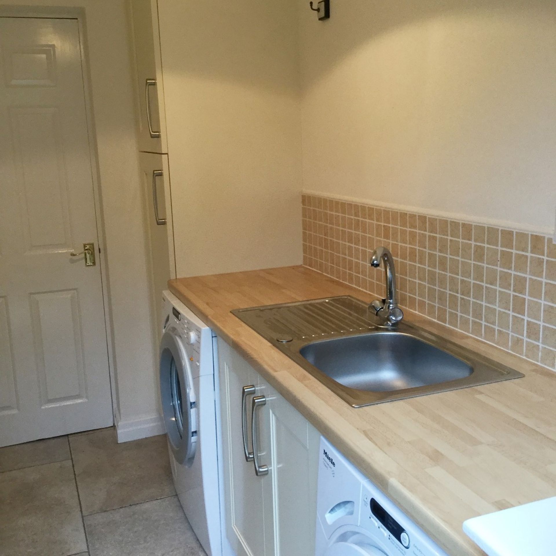 1 x Beautifully Crafted Bespoke Fitted Kitchen With Granite Worktops, Central Island, Utility - Image 3 of 18