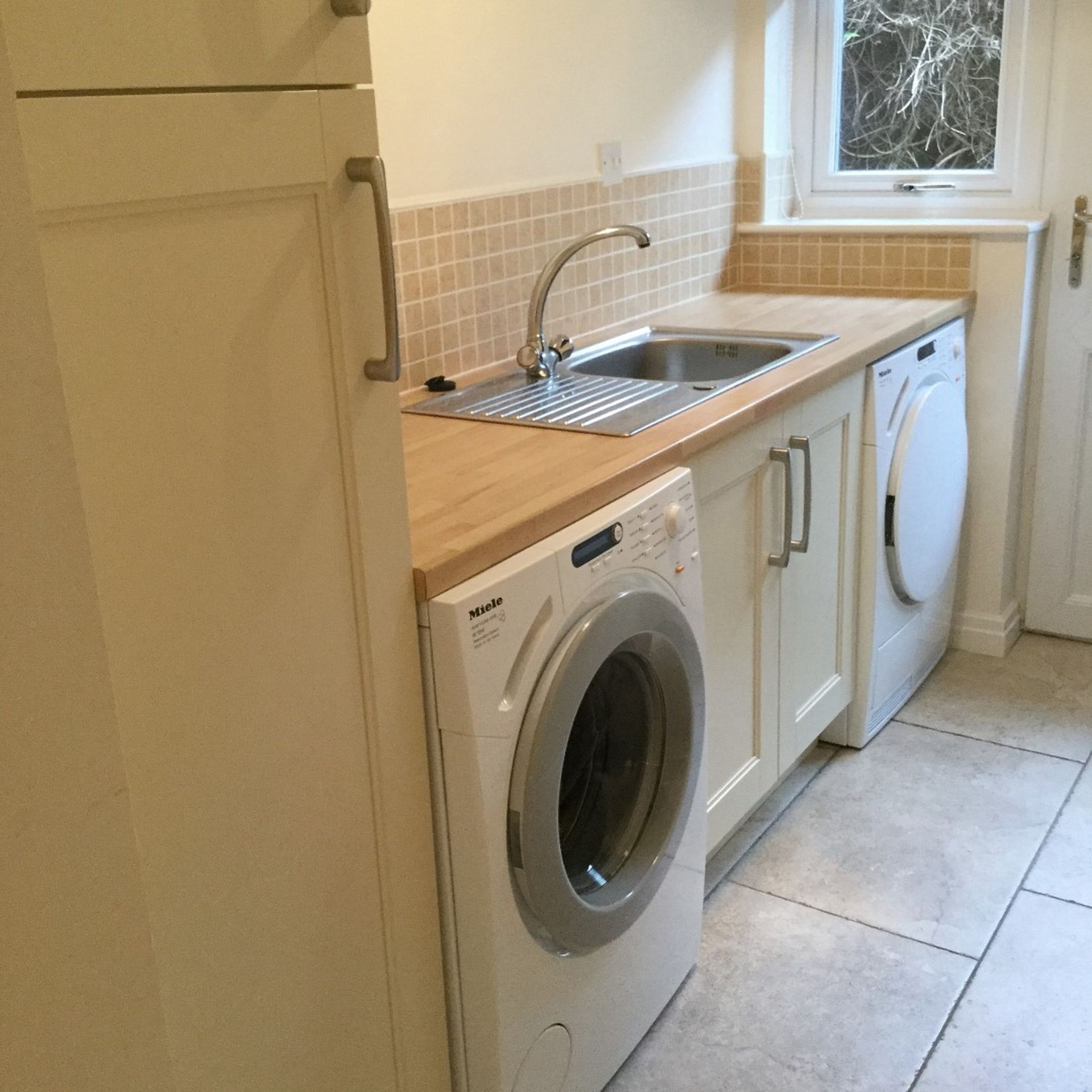 1 x Beautifully Crafted Bespoke Fitted Kitchen With Granite Worktops, Central Island, Utility - Image 2 of 18