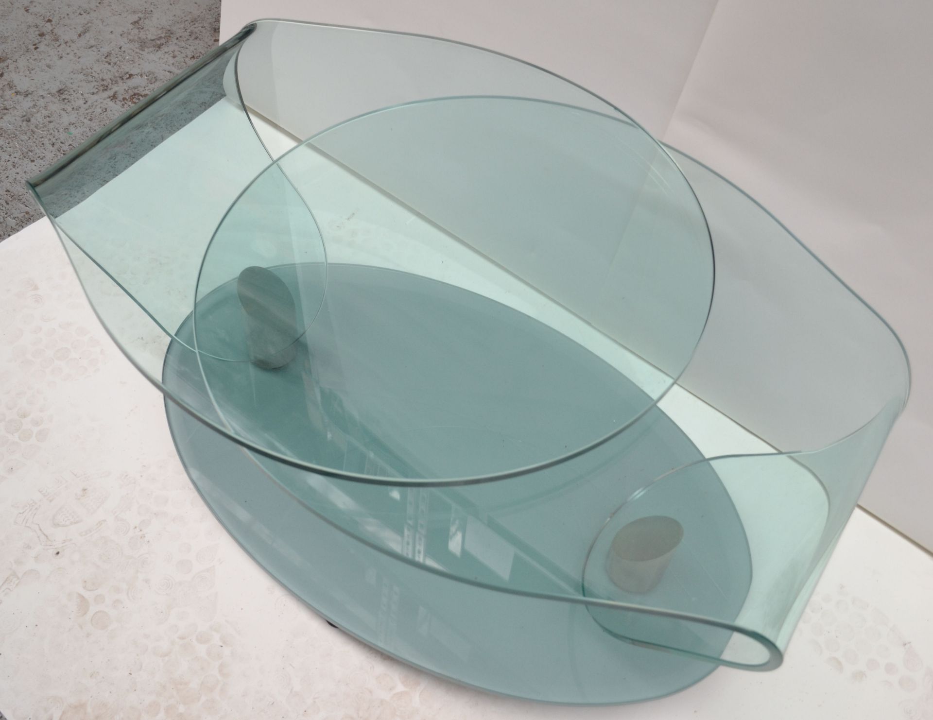 1 x Contemporary Swivelling Glass Coffee Table - AE007 - CL007 - Location: Altrincham WA14 - Image 9 of 13
