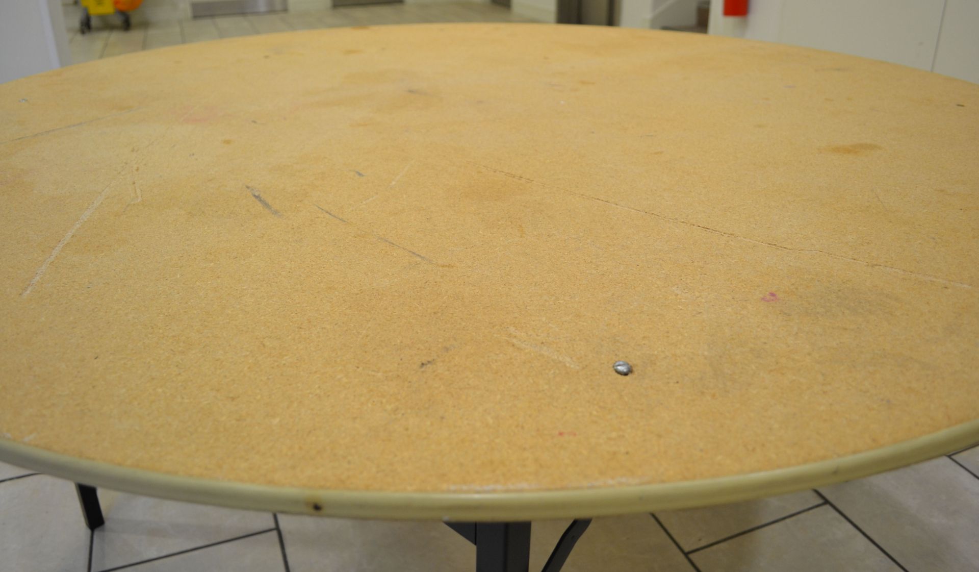 4 x 5 Foot Folding Round Banqueting Tables - CL152 - Location: Altrincham WA14 With a rubber-edged - Image 6 of 12