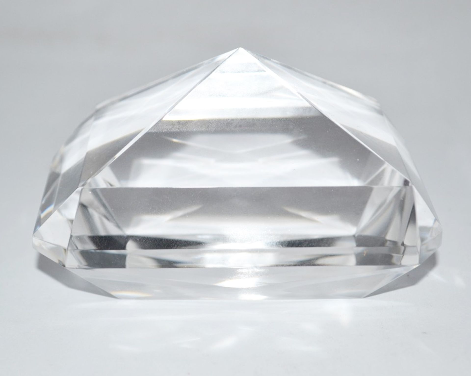 10 x ICE London Emerald Shaped Crystal Paperweight - Colour: Clear - 100mm In Diameter - New & Boxed - Image 4 of 4