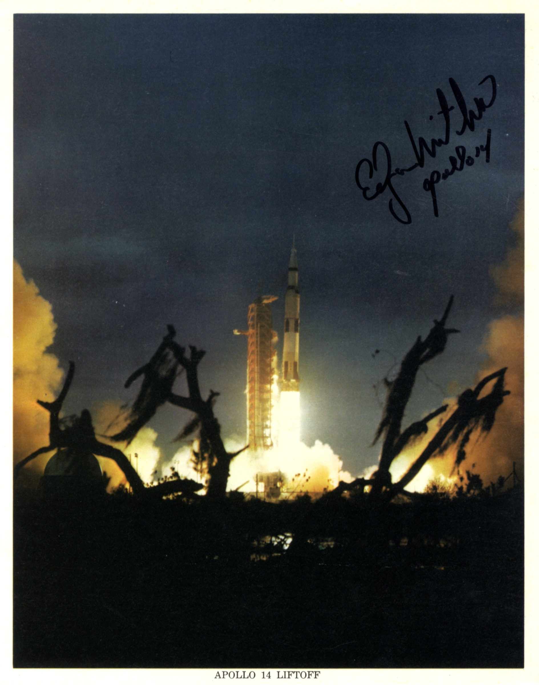 APOLLO ROCKET LAUNCHES: A good selection of individually signed 8 x 10 photographs by various - Image 5 of 8