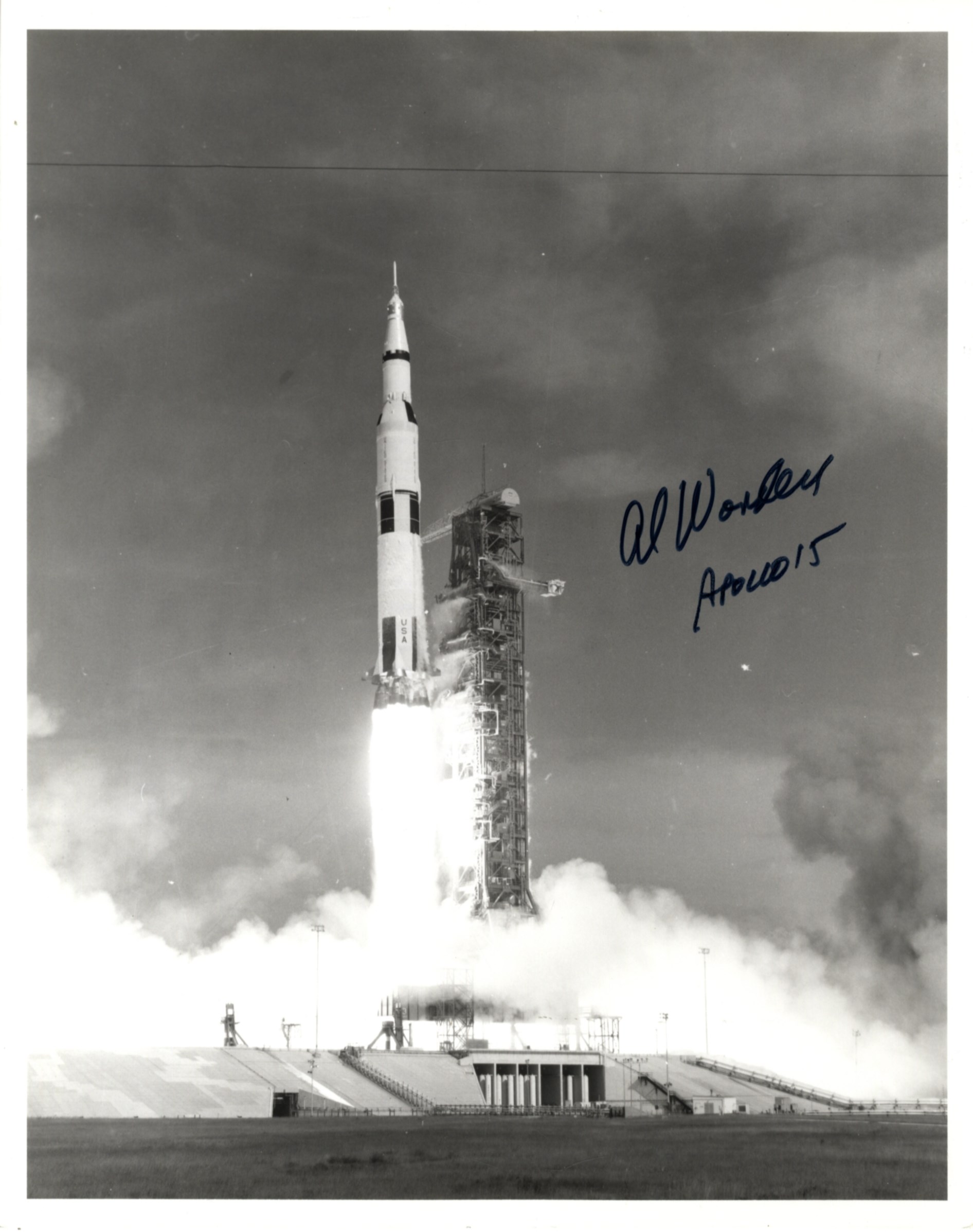 APOLLO ROCKET LAUNCHES: A good selection of individually signed 8 x 10 photographs by various - Image 6 of 8