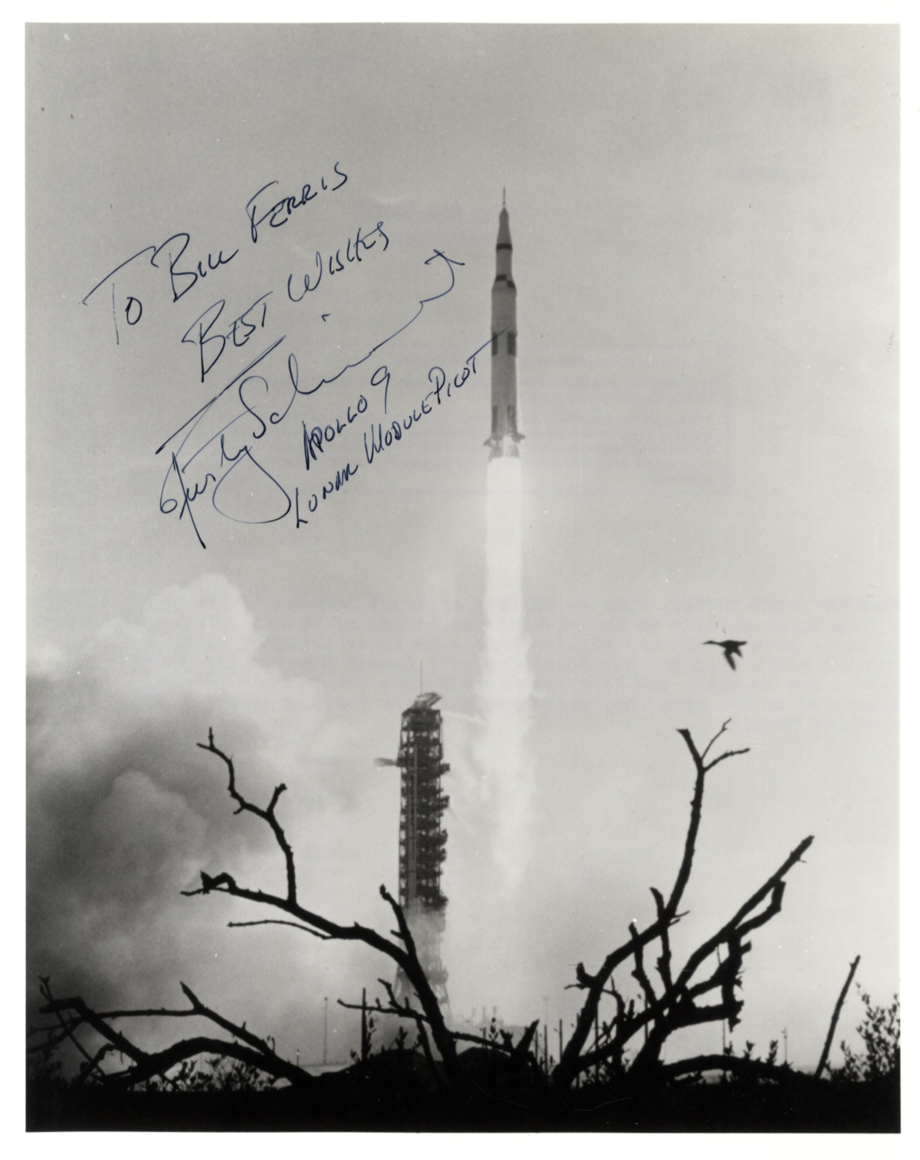APOLLO ROCKET LAUNCHES: A good selection of individually signed 8 x 10 photographs by various - Image 2 of 8