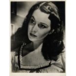 LEIGH VIVIEN: (1913-1967) English Actress, Academy Award winner. Vintage signed 4.