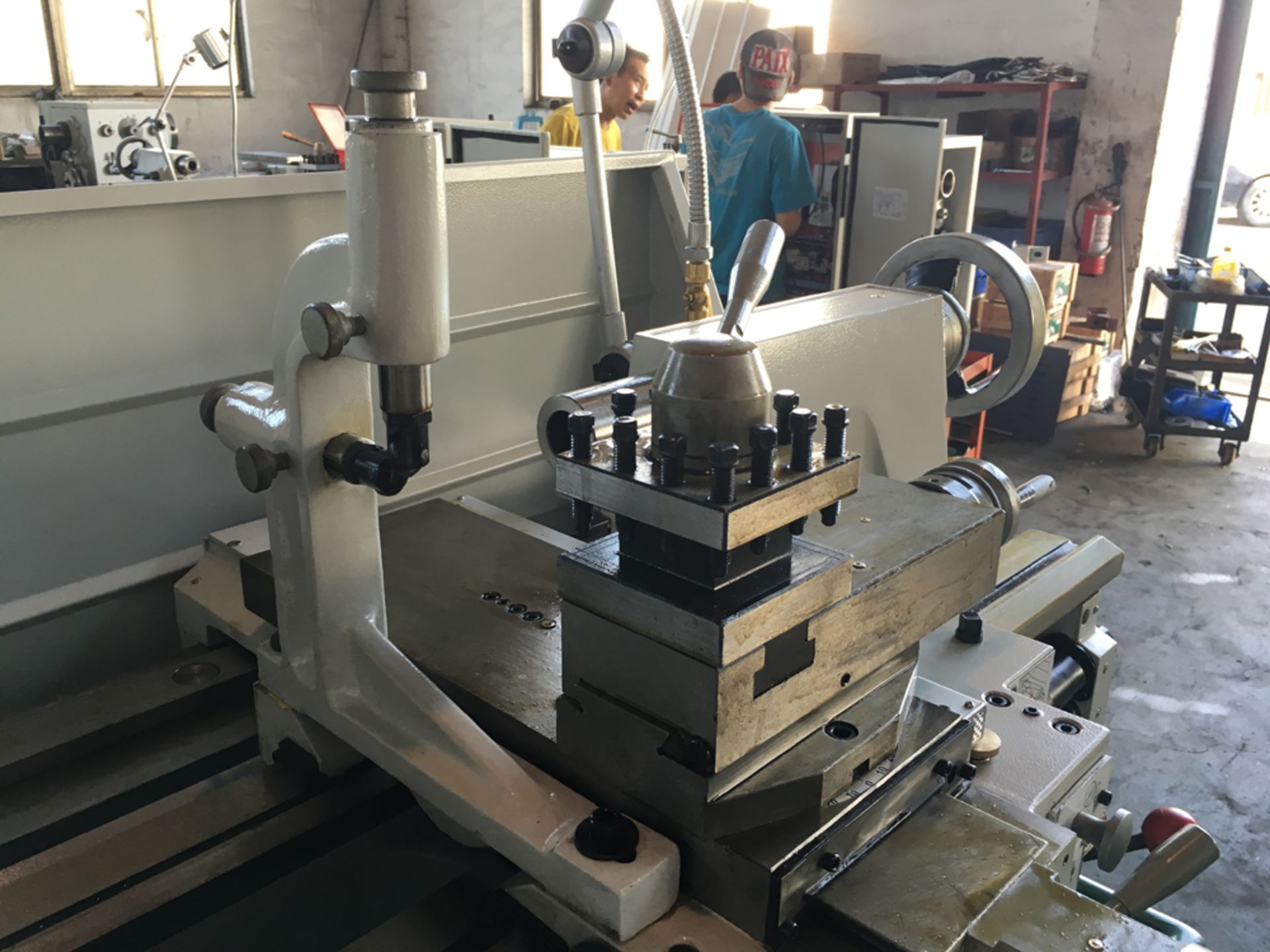BL1660 Lathe with 16" Swing with 60" Between Centres with DRO (digital readout), tool post, - Image 3 of 4