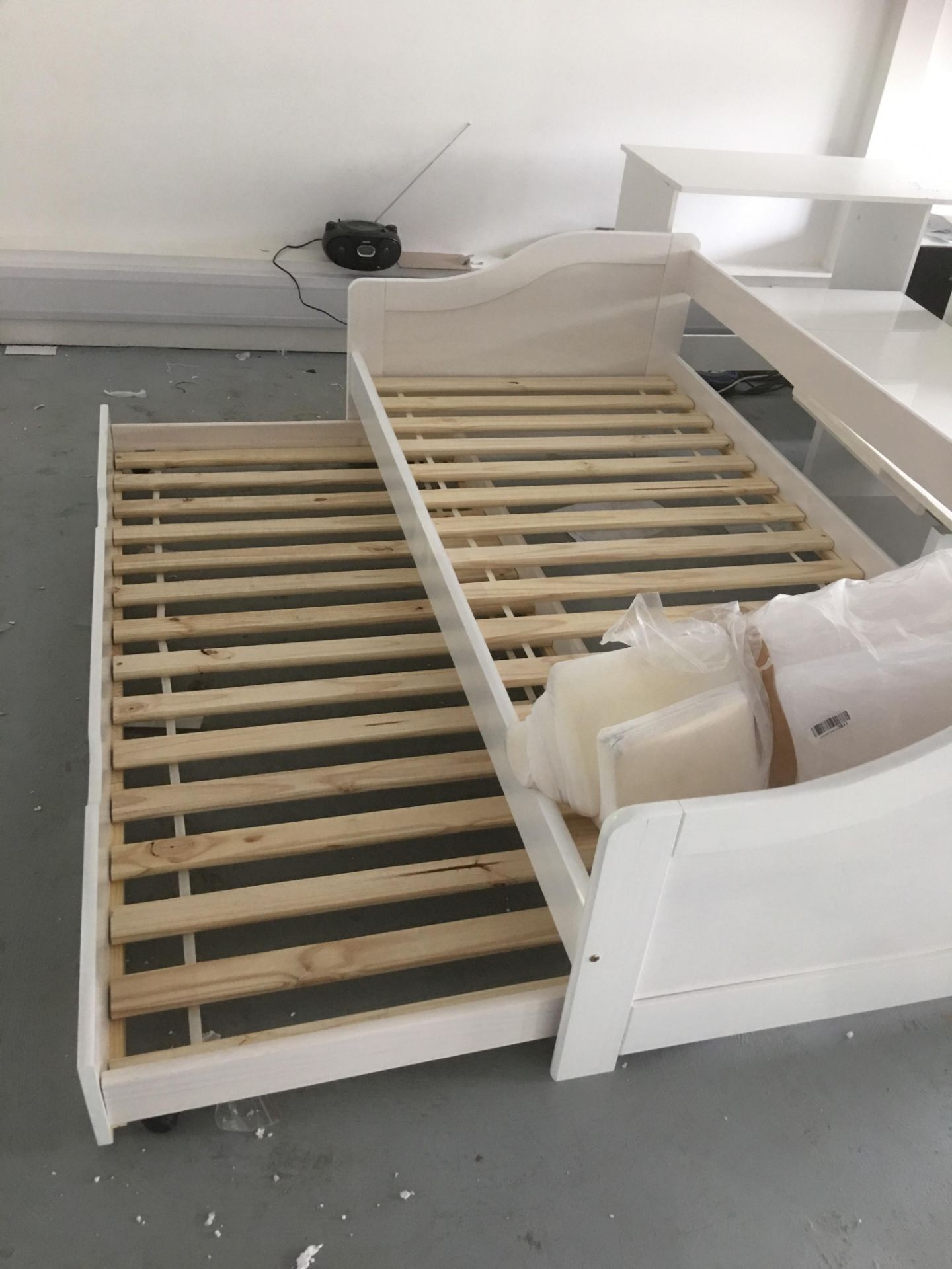 Single Bed with Additional Under Pull Out Bed, 1 Mattress for Pull Out Bed