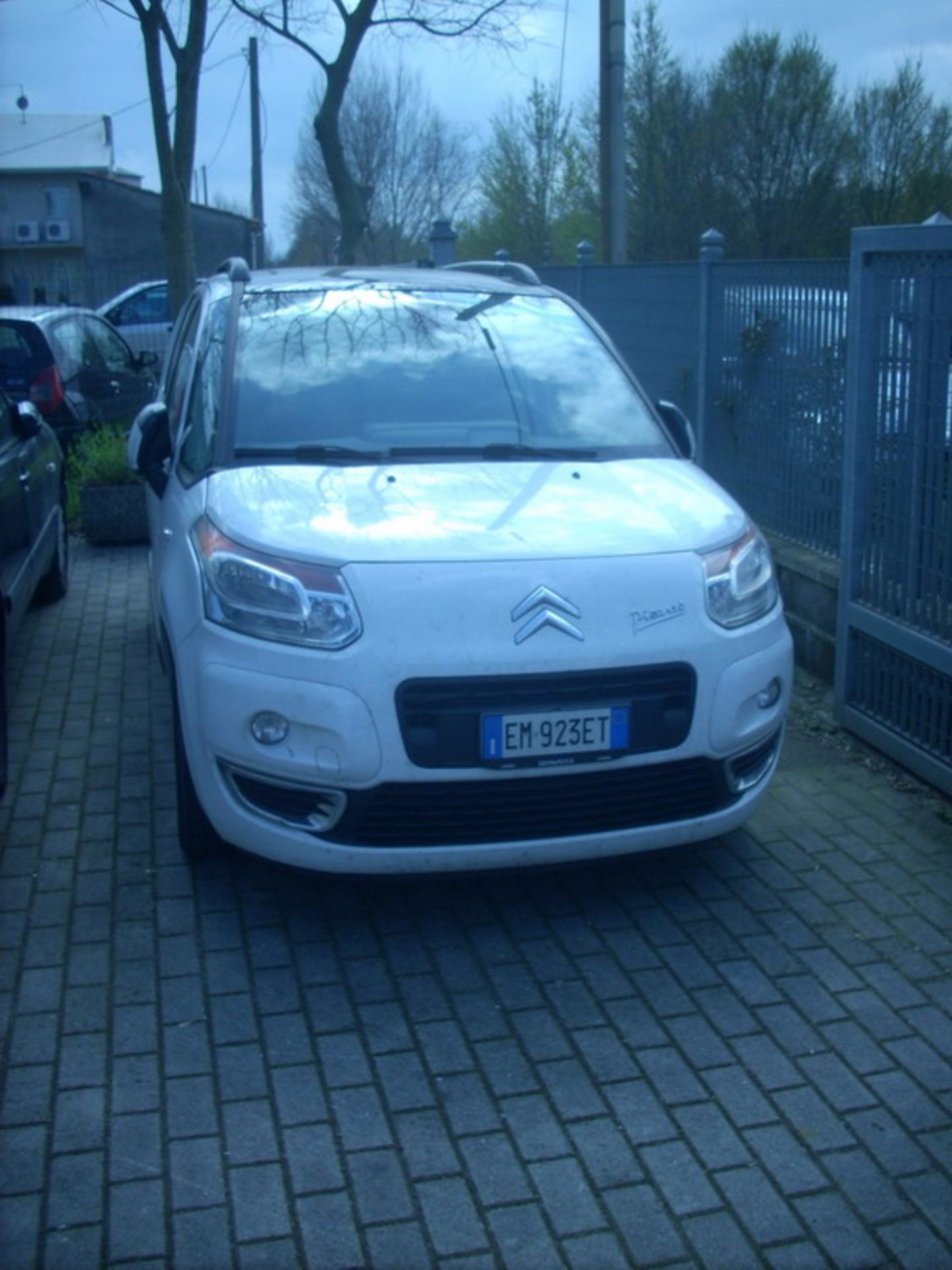 N. 1 (ES. N° 36/16 IVG N° 433 - EQUITALIA) AUTOVETTURA CITROEN PICASSO TG. EM 923 ET, ANNO IMM.2012,