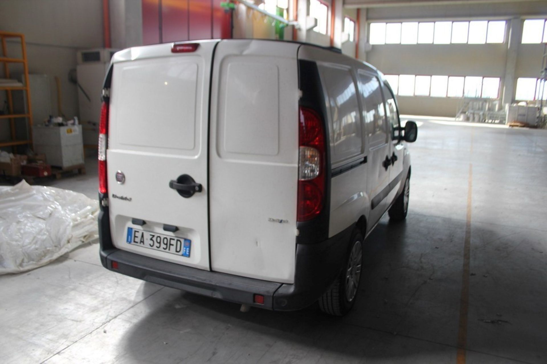 N. 12 (618 IVG) AUTOCARRO DOBLO TARGATO EA399FD ANNO 2010