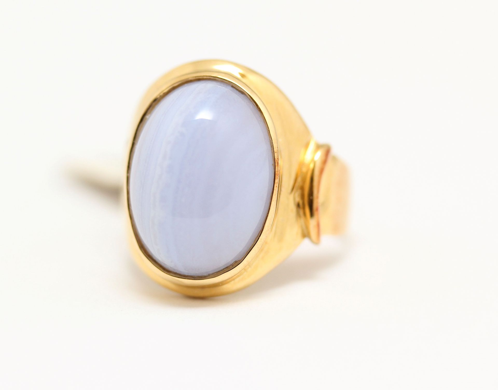 N. 1D (5260 IVG) Anello in oro giallo 18kt e calcedonio, simbolo astrologico Cancro, gr. 7 (R.G.