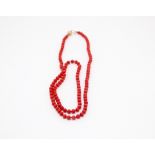 Collana in corallo rosso, cm. 65, con chiusura in oro giallo 18Kt