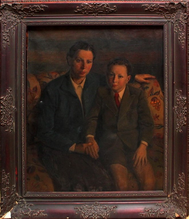 Madre e figlio su divano, olio su tela cm. 88x101 primi '900 cornice coeva