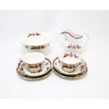 Servizio da tea per dieci in porcellana tenera dipinto a mano a motivi floreali orientali completo