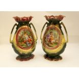 Coppia di vasi in ceramica decorata a scene galanti in riserva con lumeggiature in oro. (