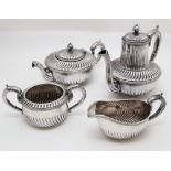 Servizio da tea e caffè 4 pezzi in sheffield sbalzato con separatori di calore in avorio. Gorham