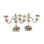 Coppia di candelabri a due fiamme marcati Warings London h cm. 24 periodo Edoardiano