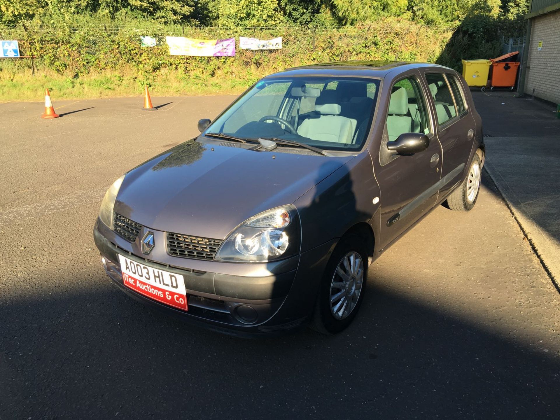 2003 RENAULT CLIO 1.2 PETROL - Image 2 of 13