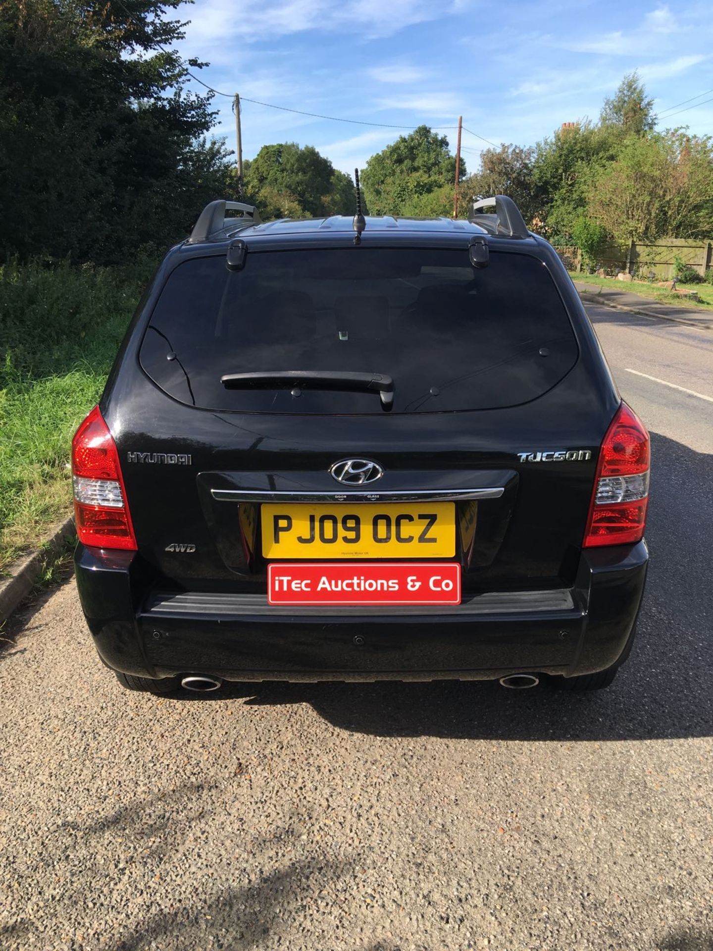 2009 HYUNDAI TUCSON STYLE 4WD CRDI **EX POLICE** - Image 8 of 14