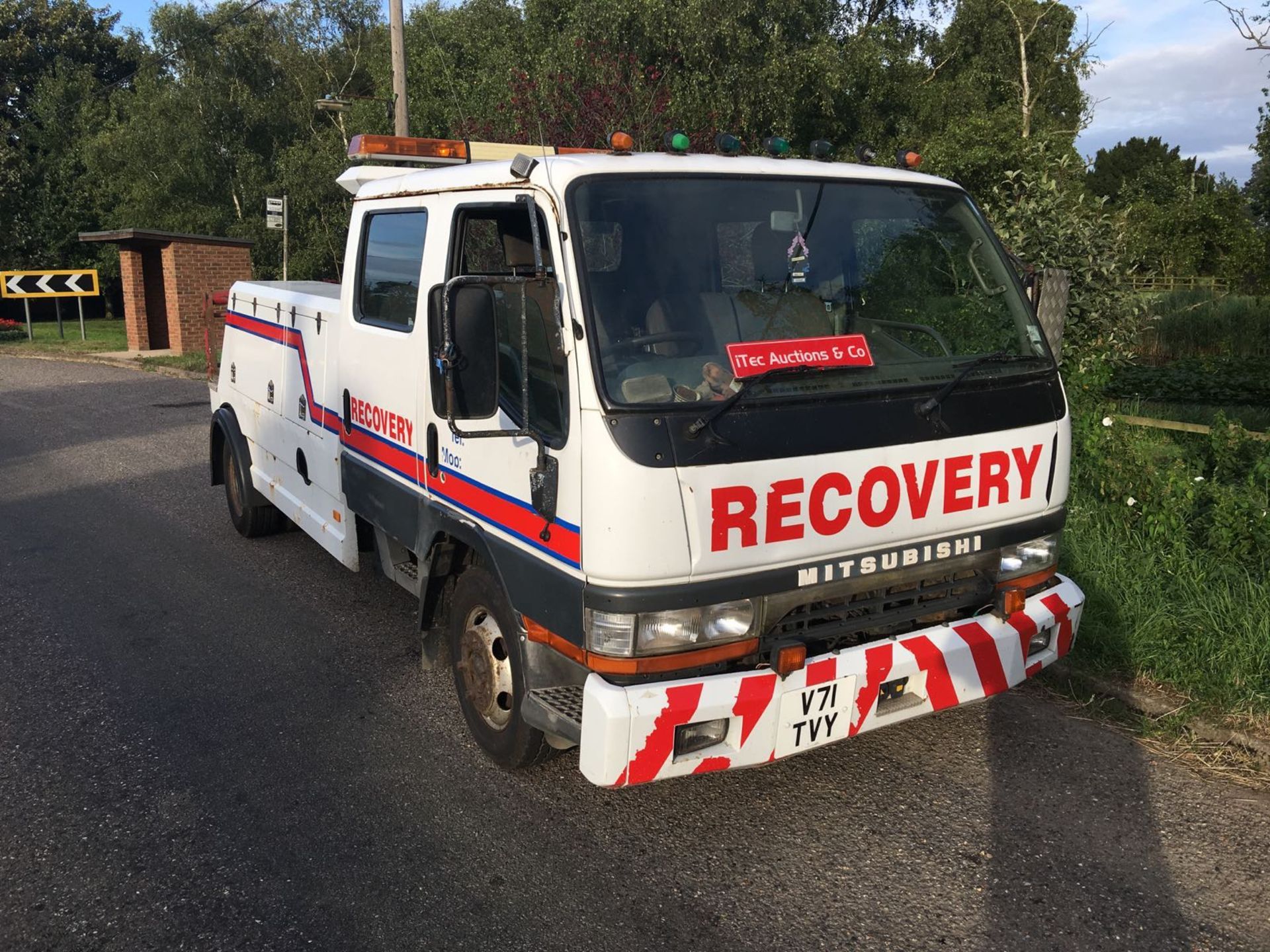 1999 MITSUBISHI BREAKDOWN TRUCK