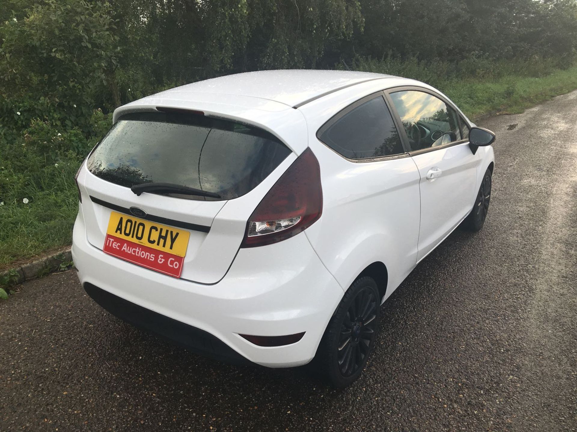 2010 FORD FIESTA ZETEC 1.2 - Image 6 of 15