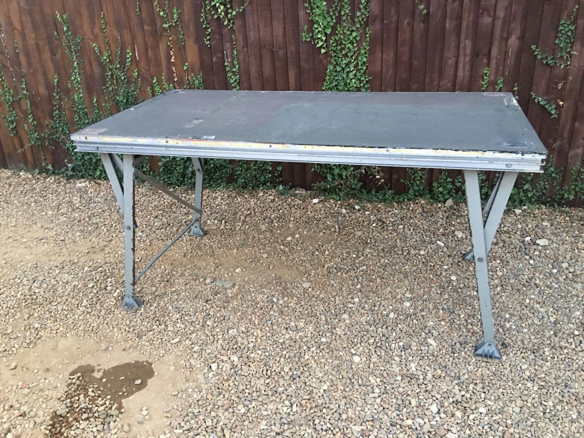 METAL TABLE FOLDABLE