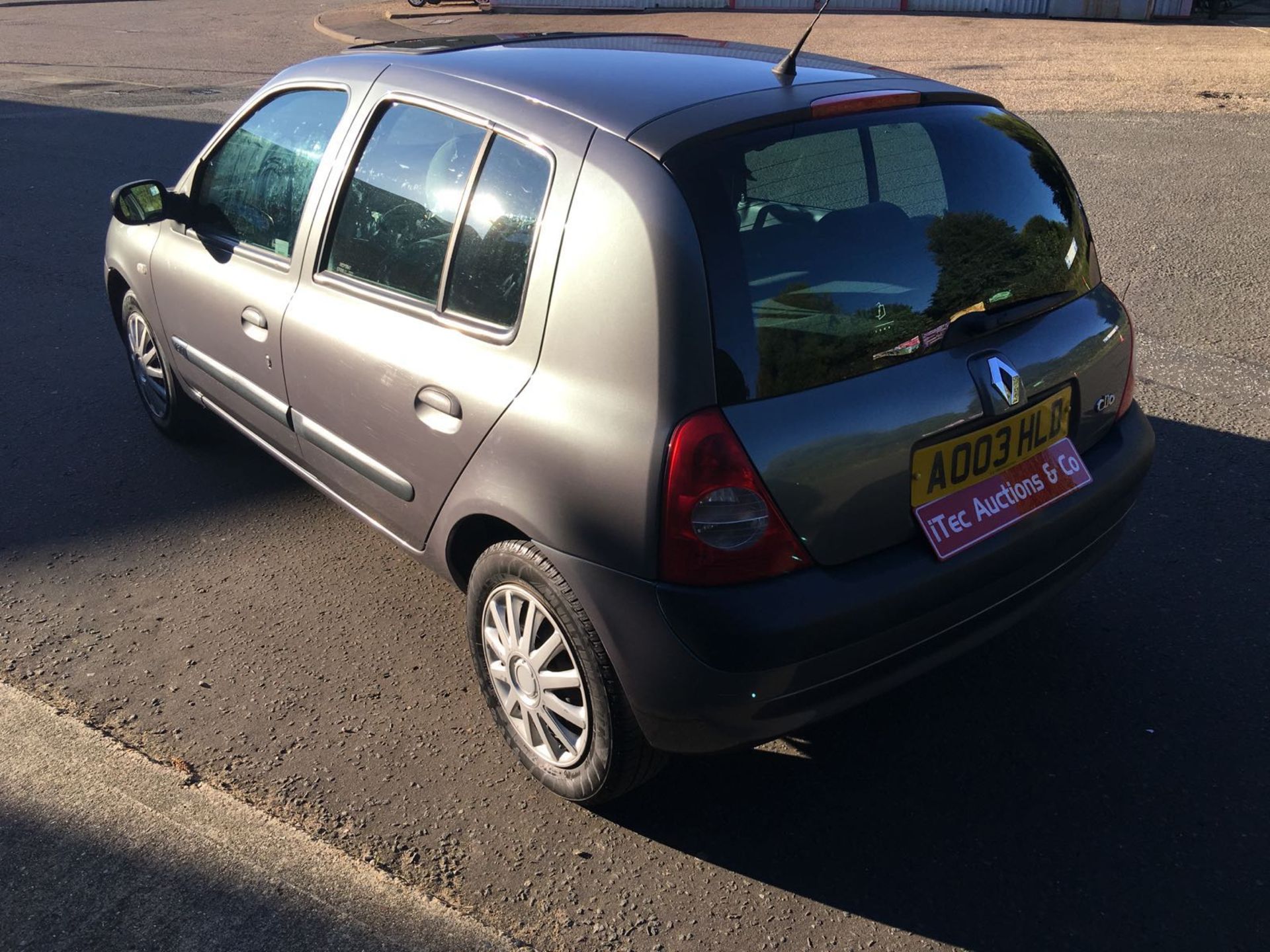 2003 RENAULT CLIO 1.2 PETROL - Image 7 of 13