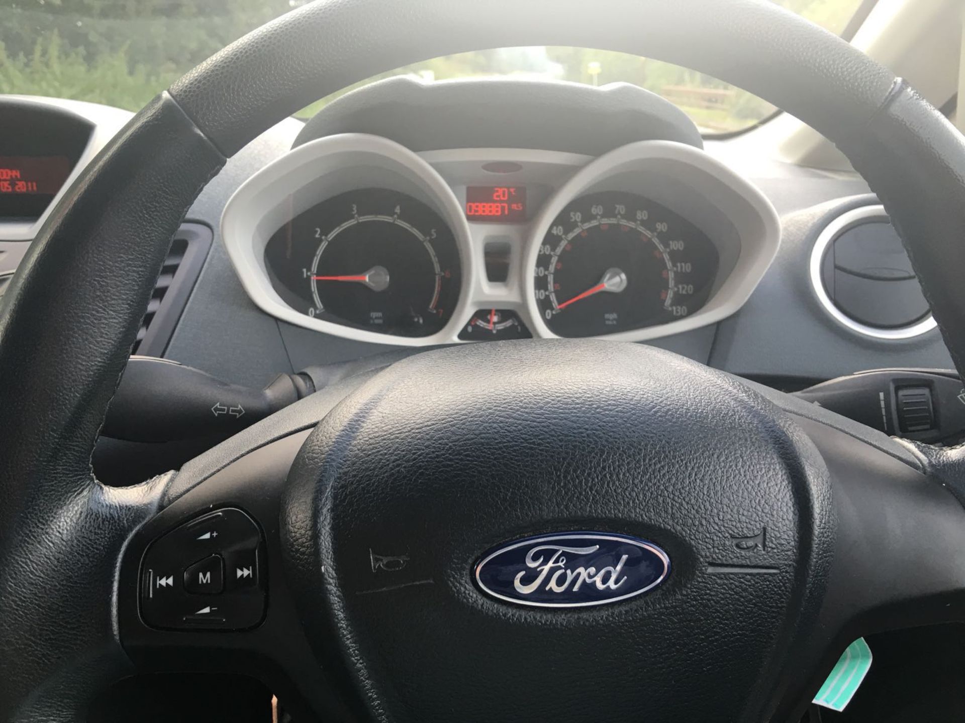 2010 FORD FIESTA ZETEC 1.2 - Image 10 of 15