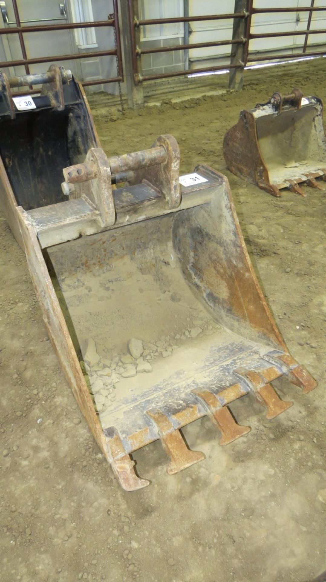 Tag 30" Bucket with Teeth for Excavators. - Image 2 of 4