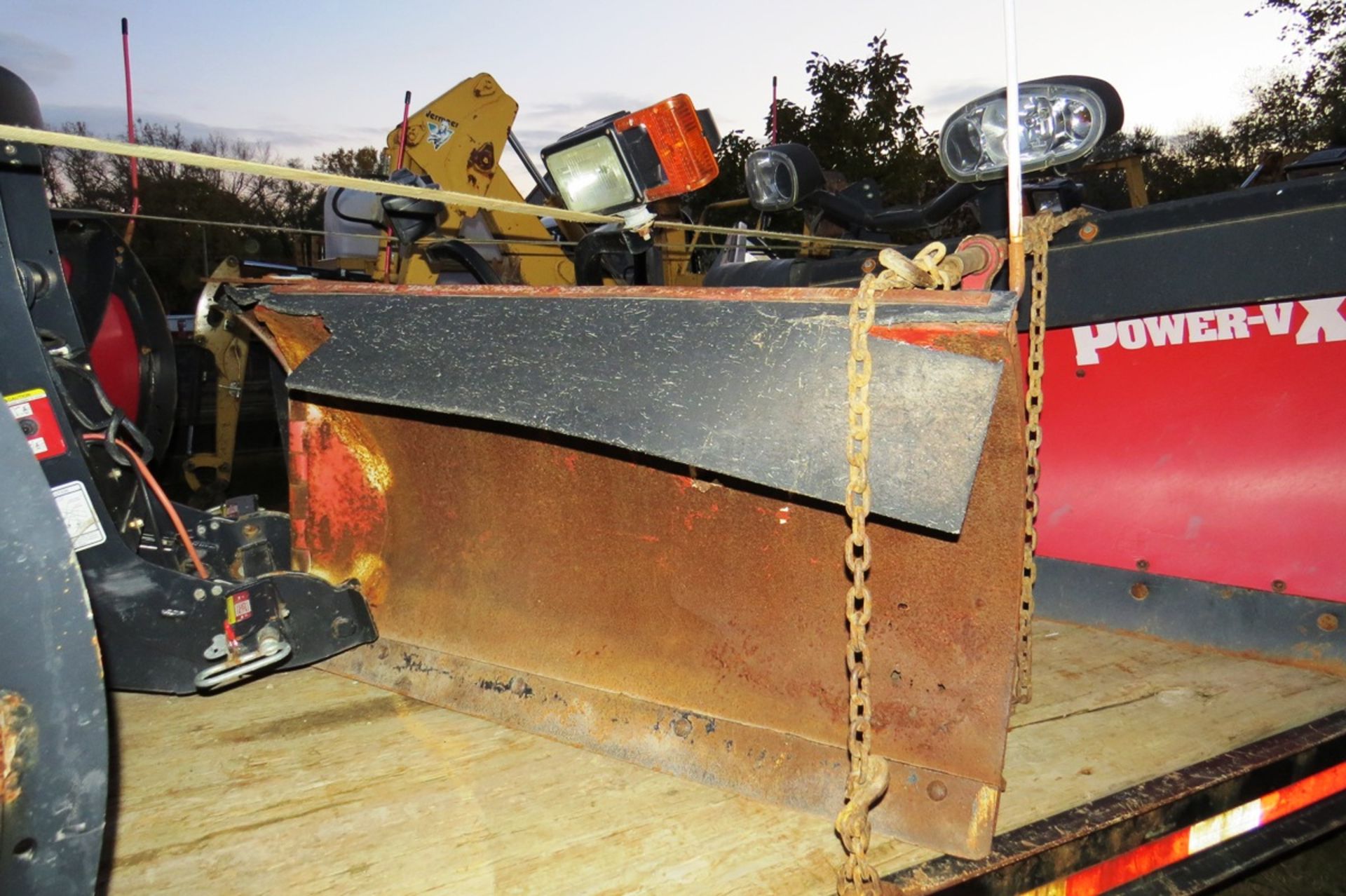 Hiniker V-Blade Attachment for Pickups, 8’6” Width, Hydraulic Lift & V-Angle, Powder Guard, Light - Image 3 of 5