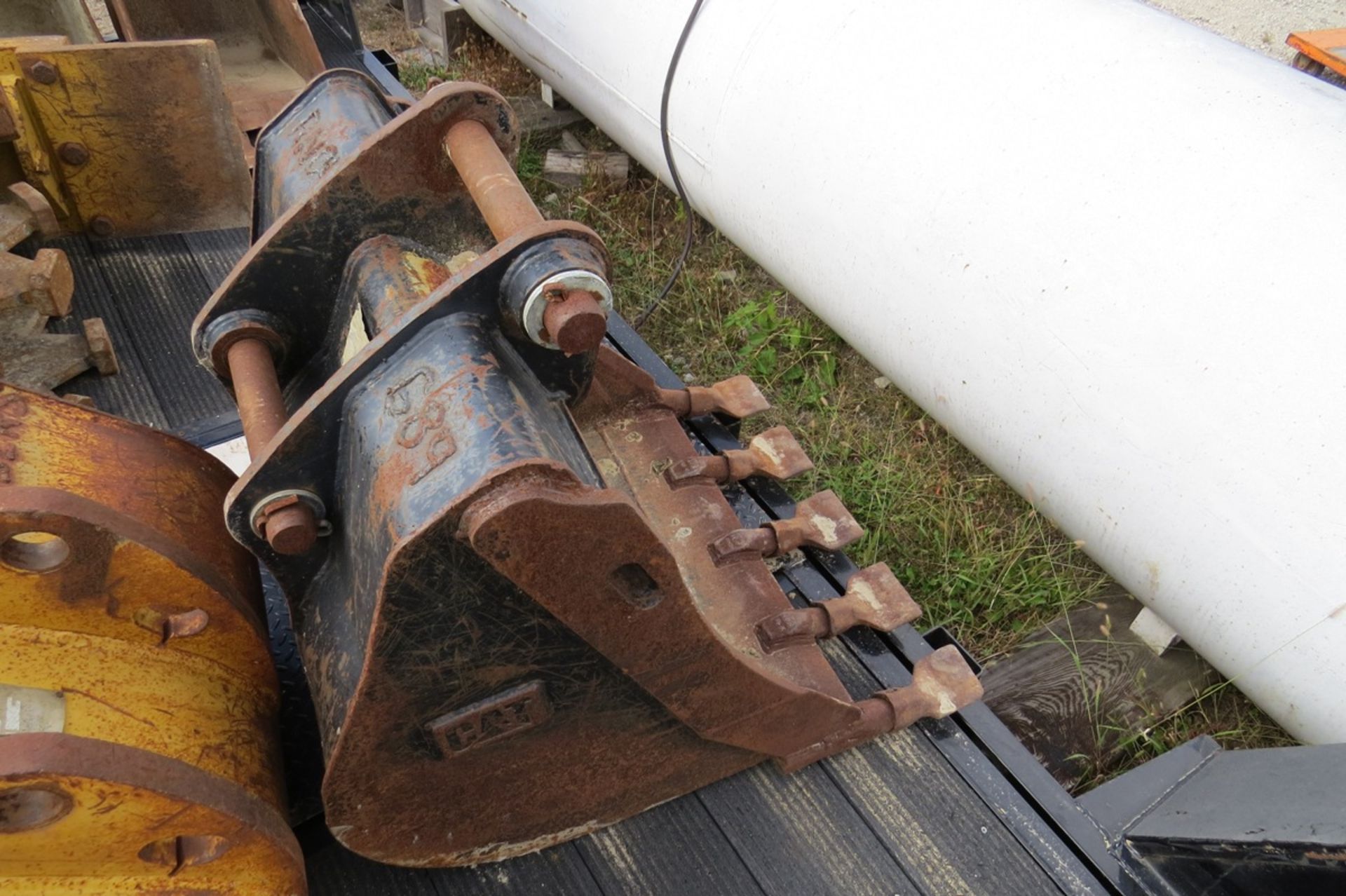 Caterpillar Bucket with Teeth for Excavators - Image 4 of 5