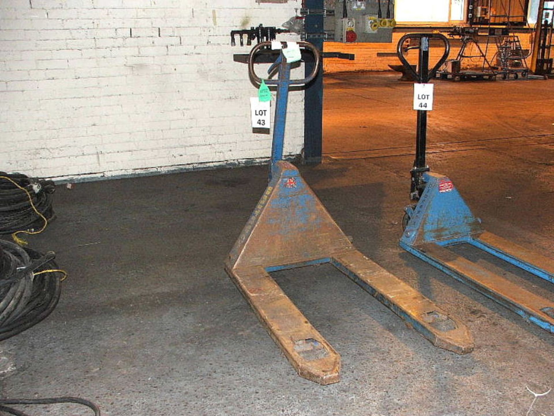 PALLET TRUCK